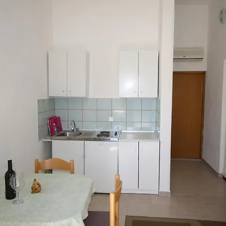 17772d Starigrad Paklenica