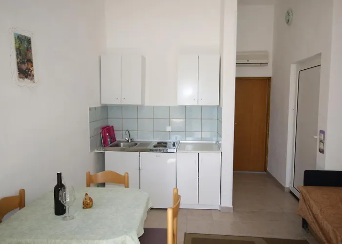 17772d Starigrad Paklenica